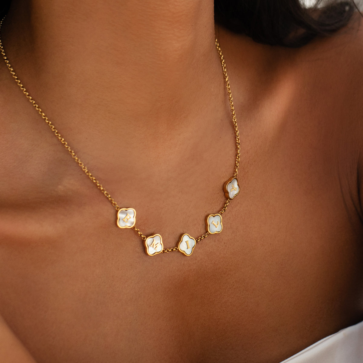 Pearl Clover Custom Name Necklace (Gold)