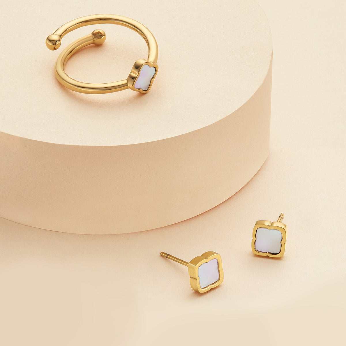 Mini Pearl Clover Stud Earrings (Gold)