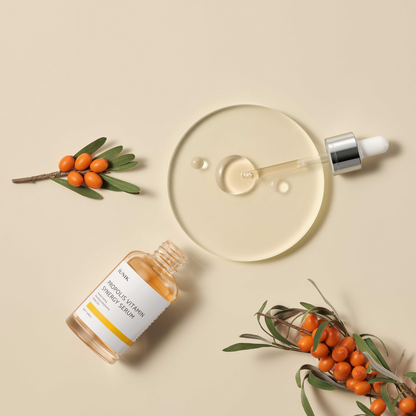 IUNIK Propolis Vitamin Synergy Serum (50ml) texture shot of the serum